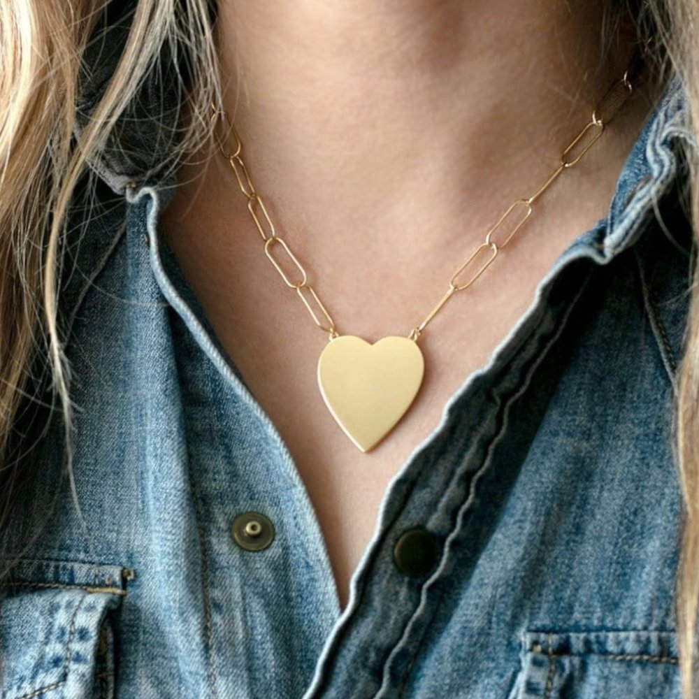 KRIS NATIONS LARGE HEART PENDANT ON LINK CHAIN